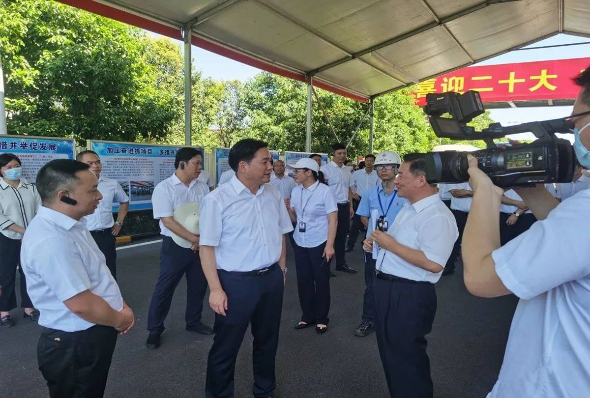 Xiantao Party Secretary Luo Lianfeng Leads Delegation to Inspect Xiantao Zhongxing (Duoduo Digital Cloud Factory) and Gives High Praise